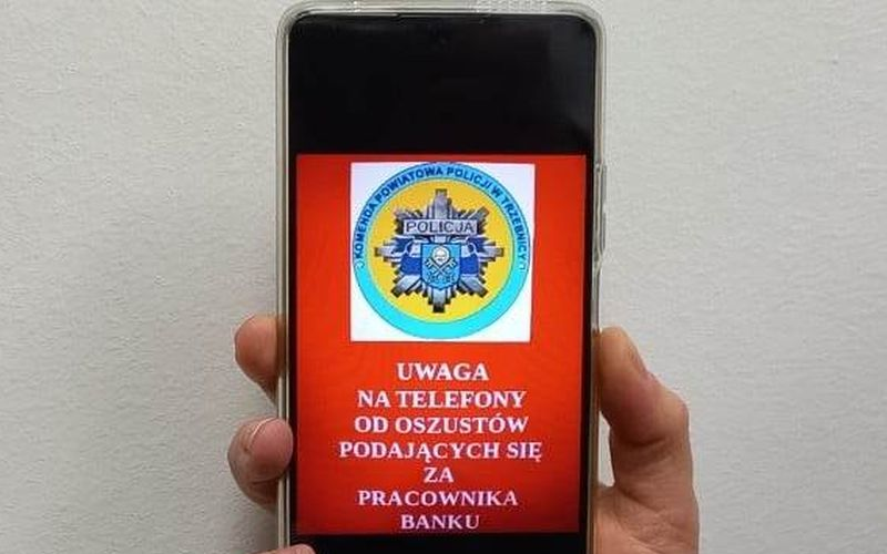 Powiat trzebnicki. Myślała, iż rozmawia z pracownikiem banku. Straciła niemal 10 tysięcy złotych
